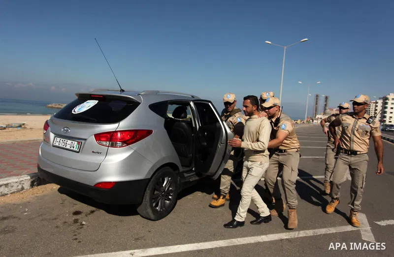 Palestinian private security guards from Castle Security company take part in an exercise during a simulation on how to secure important characters, in Gaza City on December 08, 2016. Photo by Ashraf Amra