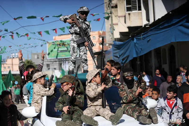 Palestinian Hamas supporters take part in a rally marking the 29th anniversary of Hamas foundation, in Jabalia in the northern of Gaza Strip, on December 09, 2016. Photo by Mohammed Asad