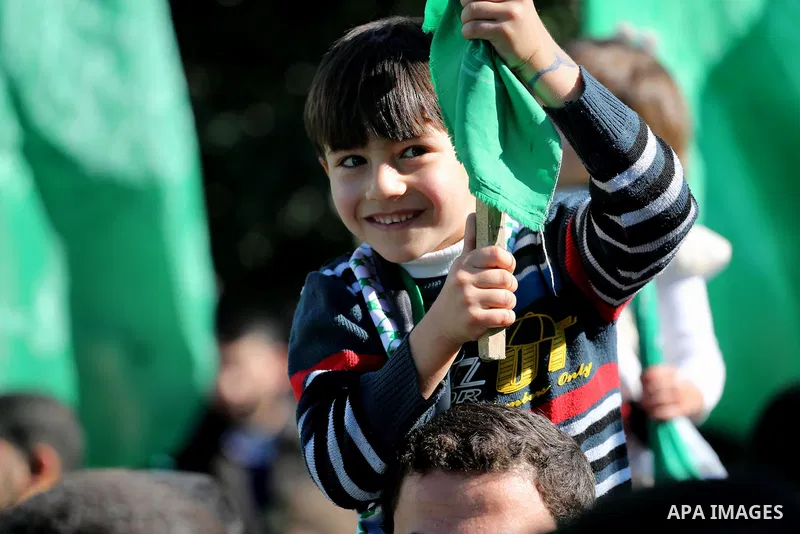 Palestinian Hamas supporters take part in a rally marking the 29th anniversary of Hamas foundation, in Jabalia in the northern of Gaza Strip, on December 09, 2016. Photo by Mohammed Asad