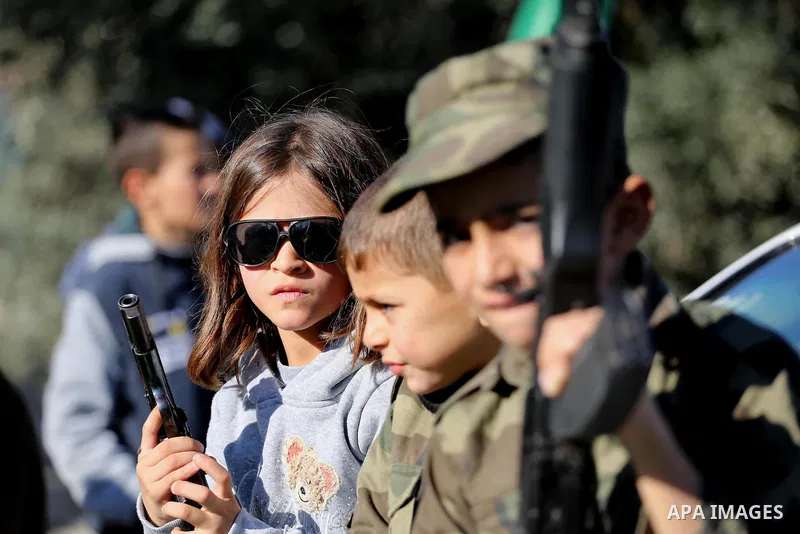 Palestinian Hamas supporters take part in a rally marking the 29th anniversary of Hamas foundation, in Jabalia in the northern of Gaza Strip, on December 09, 2016. Photo by Mohammed Asad