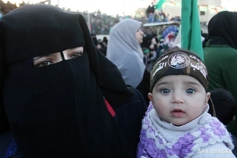Palestinians take part in a rally marking the 29th anniversary of the founding of the Hamas movement, in Khan Younis in the southern Gaza Strip December 11, 2016. Photo by Abed Rahim Khatib