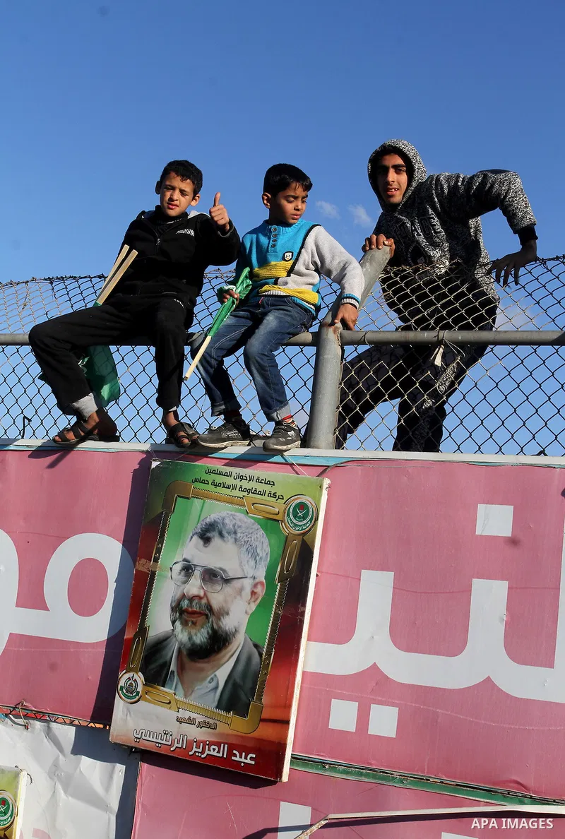 Palestinians take part in a rally marking the 29th anniversary of the founding of the Hamas movement, in Khan Younis in the southern Gaza Strip December 11, 2016. Photo by Abed Rahim Khatib