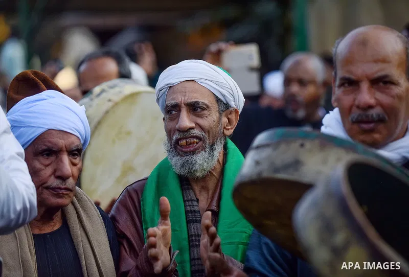Egyptian Sufi Muslims chant prayers while walking in a march with banners as they celebrate "Mawlid al-Nabawi" or the birth of Prophet Mohammad, in old Cairo, Egypt, on December 11, 2016. Photo by Amr Sayed