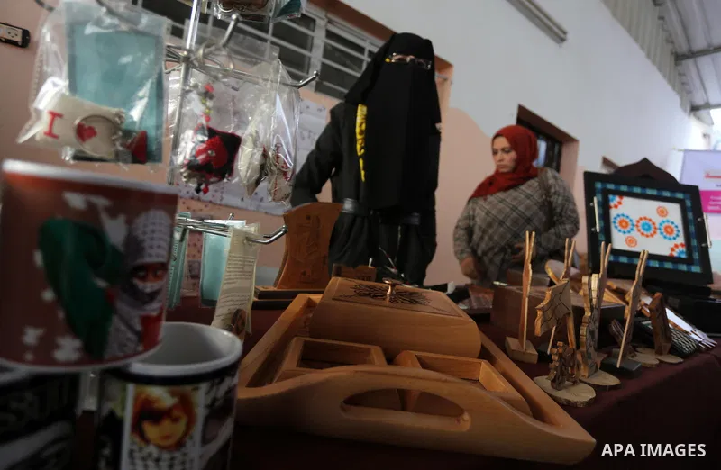 Palestinians attend an exhibition for disabled, at the Al-Aqsa University in Gaza City, on December 12, 2016. Photo by Mohammed Asad