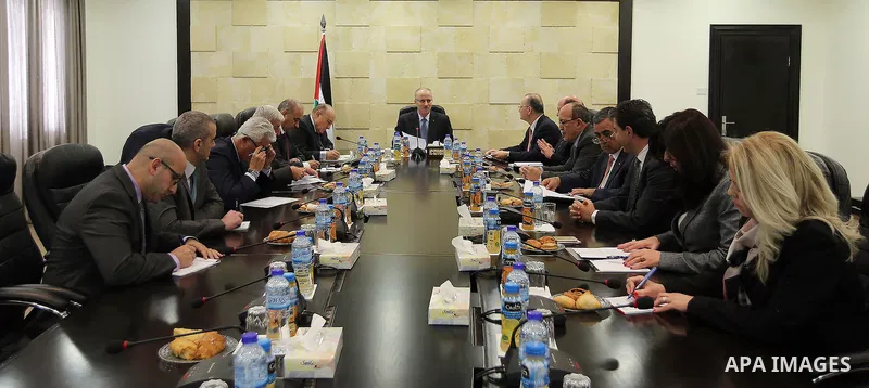 Palestinian Prime Minister Rami Hamdallah, chairs the first meeting of the national team for economic development, in the Wes bank city of Ramallah, on December 12, 2016. Photo by Prime Minister Office