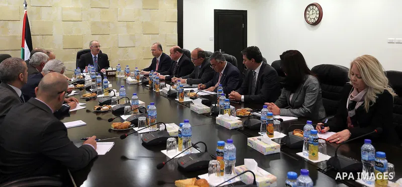 Palestinian Prime Minister Rami Hamdallah, chairs the first meeting of the national team for economic development, in the Wes bank city of Ramallah, on December 12, 2016. Photo by Prime Minister Office