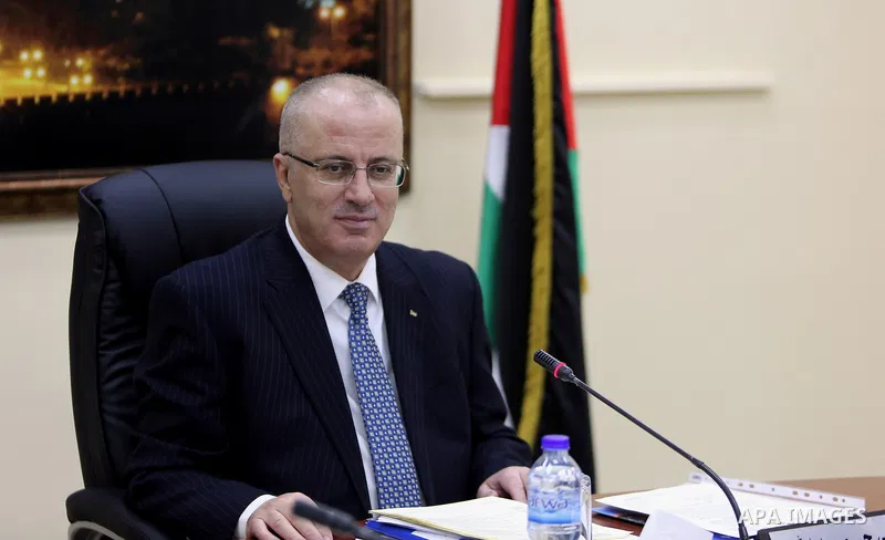 Palestinian Prime Minister, Rami Hamdallah, chairs a meeting of the council Ministers, in the West Bank city of Ramallah, on December 13, 2016. Photo by Prime Minister Office