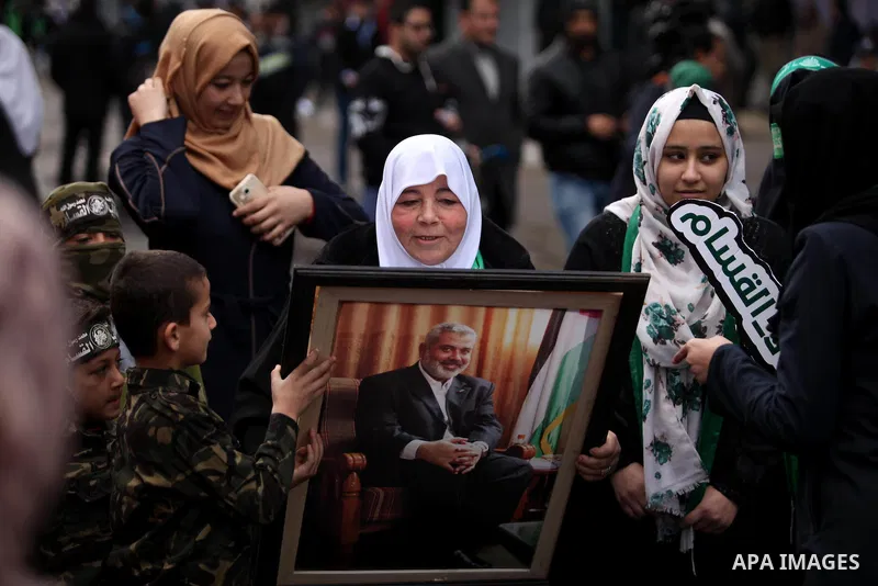 Palestinian Hamas supporters shout slogans during a rally marking the 29th anniversary of the founding of the Hamas movement, in Gaza city December 14, 2016. Photo by Ashraf Amra