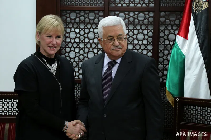 Palestinian president Mahmoud Abbas shake hands with Swedish Foreign Minister Margot Wallström during her visit to the West Bank city of Ramallah on December 15, 2016. Photo by Shadi Hatem