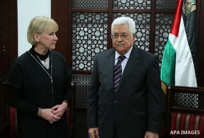 Palestinian president Mahmoud Abbas meets with Swedish Foreign Minister Margot Wallström during her visit to the West Bank city of Ramallah on December 15, 2016. Photo by Shadi Hatem