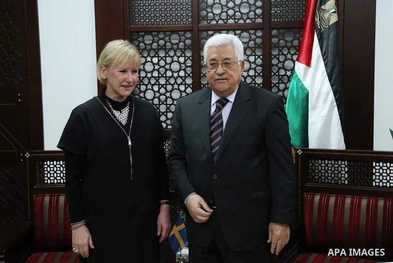 Palestinian president Mahmoud Abbas meets with Swedish Foreign Minister Margot Wallström during her visit to the West Bank city of Ramallah on December 15, 2016. Photo by Shadi Hatem