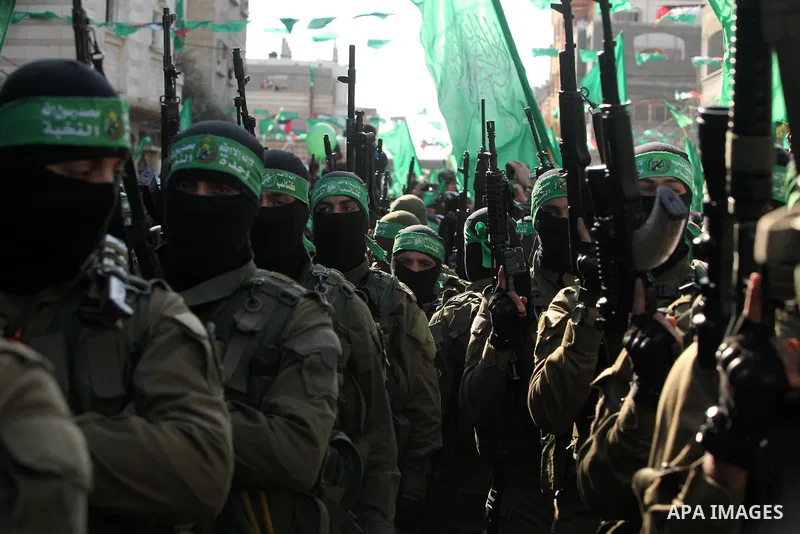 Palestinian Hamas militants take part in a rally marking the 29th anniversary of the founding of the Hamas movement in Nuseirat refugee camp in the central Gaza Strip, December 16, 2016. Photo by Ashraf Amra