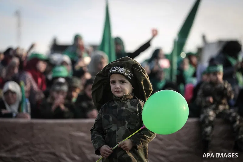 Palestinians take part in a rally marking the 29th anniversary of the founding of the Hamas movement, in Rafah in the southern Gaza Strip December 16, 2016. Photo by Mohammed Dahman