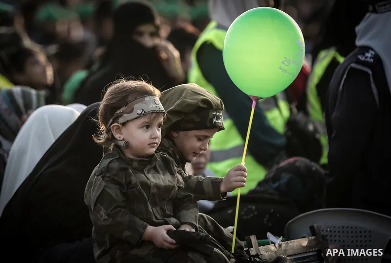 Palestinians take part in a rally marking the 29th anniversary of the founding of the Hamas movement, in Rafah in the southern Gaza Strip December 16, 2016. Photo by Mohammed Dahman