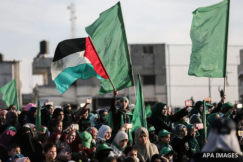 Palestinians take part in a rally marking the 29th anniversary of the founding of the Hamas movement, in Rafah in the southern Gaza Strip December 16, 2016. Photo by Mohammed Dahman
