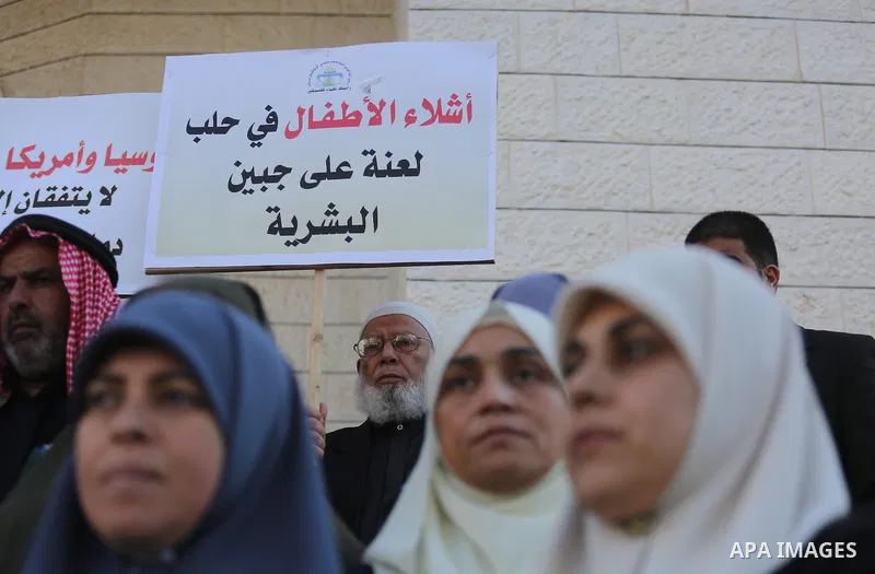 Members of the Palestine Scholars Association take part in a protest to solidarity with the inhabitants of the embattled Syrian city of Aleppo, in Gaza city, on December 17, 2016. Photo by Mohammed Asad