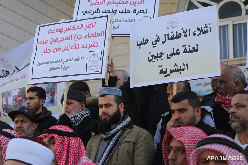Members of the Palestine Scholars Association take part in a protest to solidarity with the inhabitants of the embattled Syrian city of Aleppo, in Gaza city, on December 17, 2016. Photo by Mohammed Asad