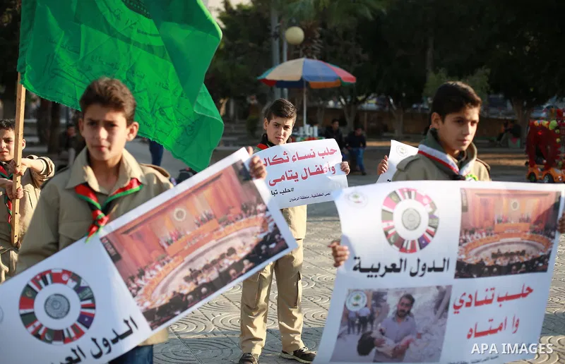 Palestinain Scouts take part in a protest to solidarity with the inhabitants of the embattled Syrian city of Aleppo, in Gaza city, on December 17, 2016. Photo by Mohammed Asad