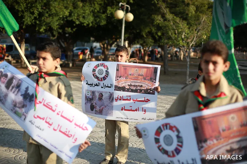 Palestinain Scouts take part in a protest to solidarity with the inhabitants of the embattled Syrian city of Aleppo, in Gaza city, on December 17, 2016. Photo by Mohammed Asad