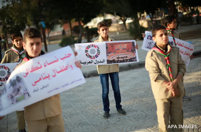 Palestinain Scouts take part in a protest to solidarity with the inhabitants of the embattled Syrian city of Aleppo, in Gaza city, on December 17, 2016. Photo by Mohammed Asad