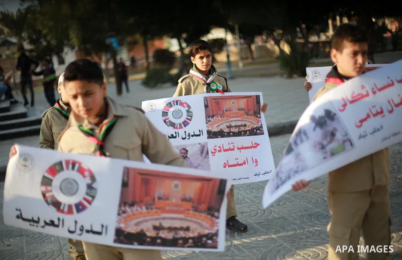 Palestinain Scouts take part in a protest to solidarity with the inhabitants of the embattled Syrian city of Aleppo, in Gaza city, on December 17, 2016. Photo by Mohammed Asad