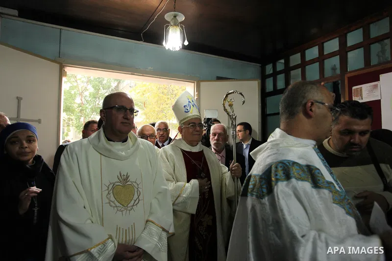 English cardinal Vincent Nichols, Archbishop of Westminster, leads a Sunday mass at Der Latin church in Gaza City on December 18, 2016. Photo by Ashraf Amra