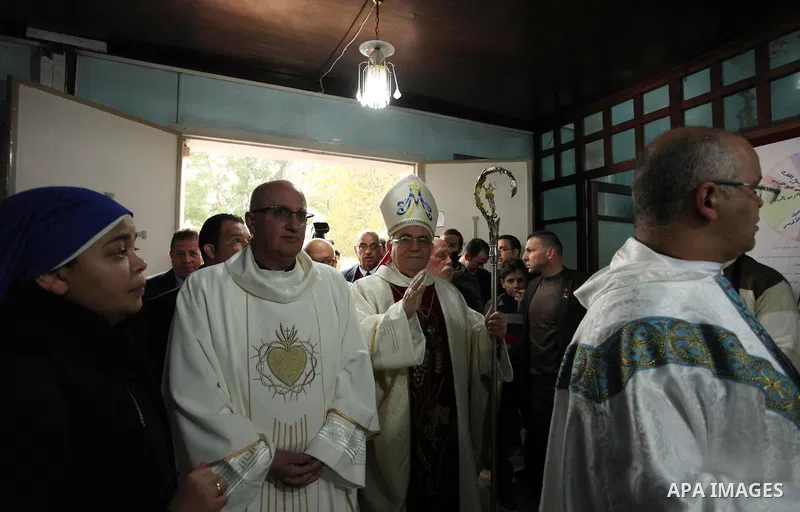 English cardinal Vincent Nichols, Archbishop of Westminster, leads a Sunday mass at Der Latin church in Gaza City on December 18, 2016. Photo by Ashraf Amra