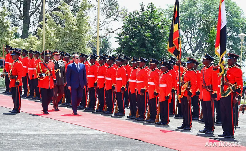 Egyptian President Abdel Fattah al-Sisi inspects the guard of honor in the Ugandan capital Kampala, during his visit on December 18, 2016. Photo by Egyptian President Office