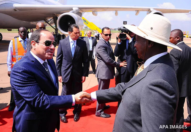 Egyptian President Abdel Fattah al-Sisi shake hands with Ugandan President Yoweri Museveni during his visit to Ugandan capital Kampala, on December 18, 2016. Photo by Egyptian President Office