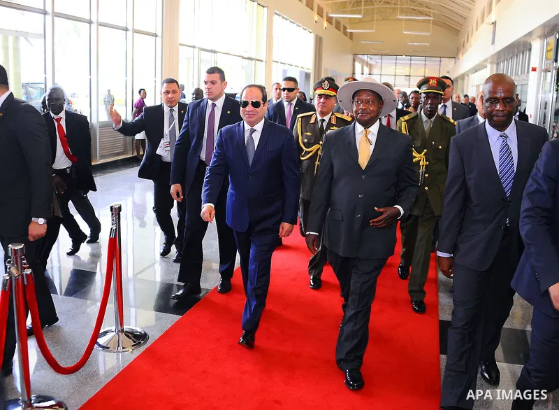 Egyptian President Abdel Fattah al-Sisi walks alongside Ugandan President Yoweri Museveni during his visit to Ugandan capital Kampala, on December 18, 2016. Photo by Egyptian President Office