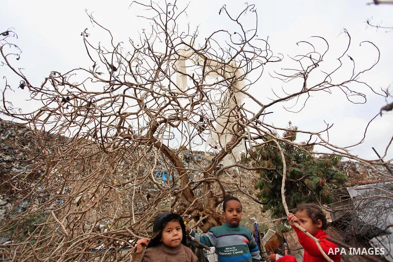 Palestinian children stand outside their dwellings in Khan Younis in the southern Gaza Strip December 19, 2016. Photo by Ashraf Amra