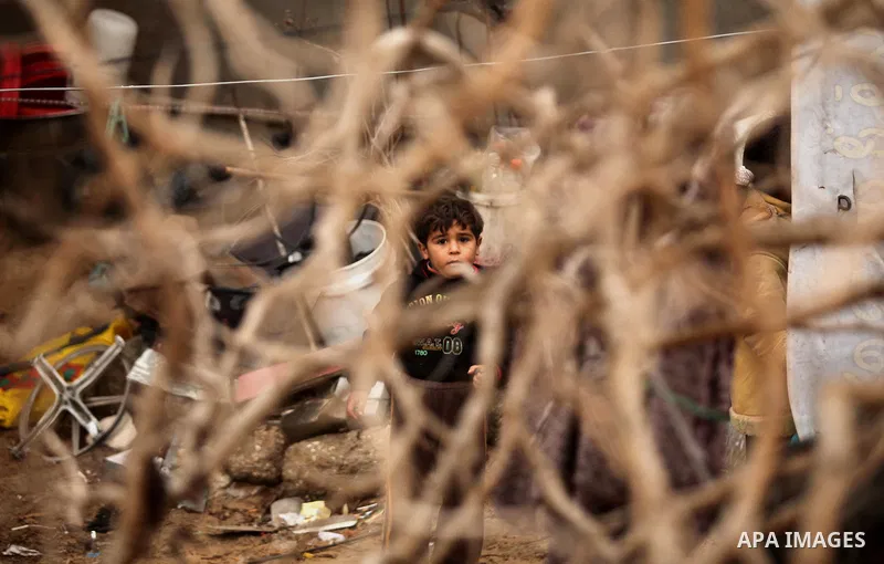 Palestinian children stand outside their dwellings in Khan Younis in the southern Gaza Strip December 19, 2016. Photo by Ashraf Amra