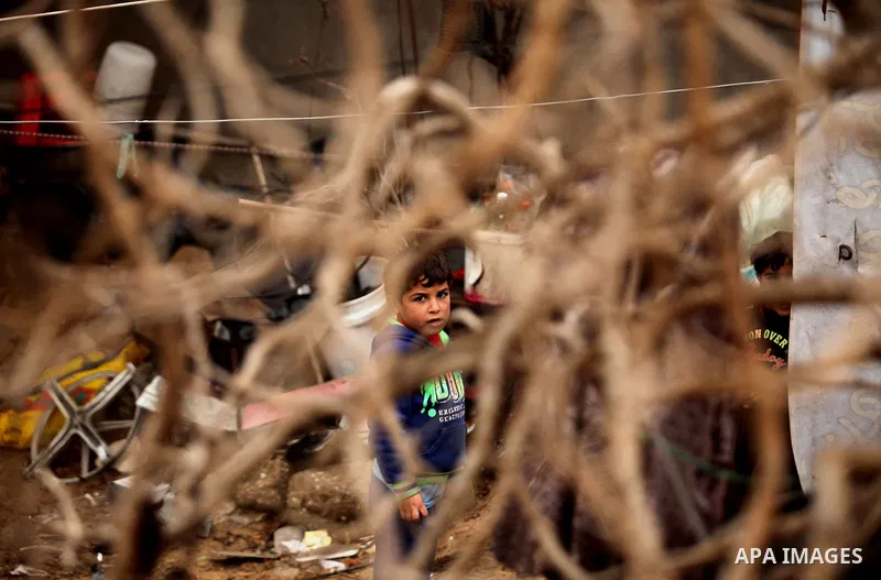 Palestinian children stand outside their dwellings in Khan Younis in the southern Gaza Strip December 19, 2016. Photo by Ashraf Amra