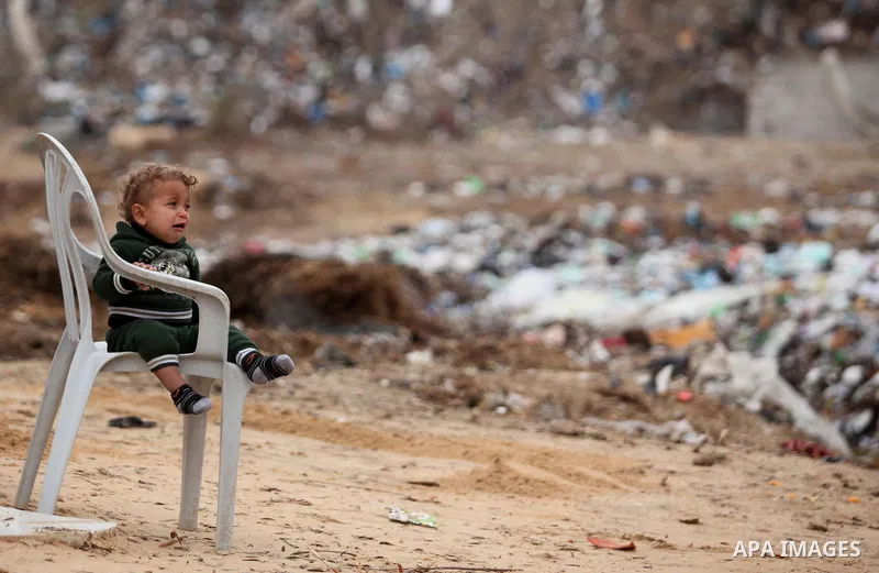 A Palestinian child stand outside his dwelling covered with plastic sheet in Khan Younis in the southern Gaza Strip December 19, 2016. Photo by Ashraf Amra