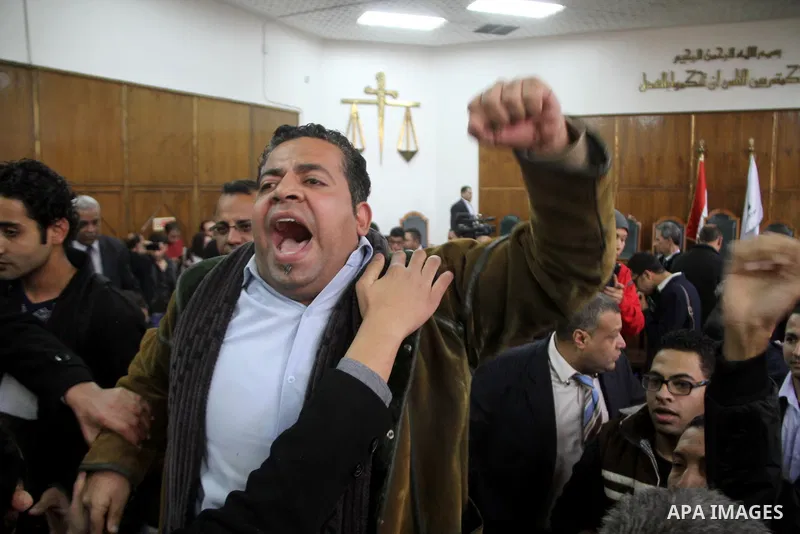 Egyptians react on December 19, 2016 at the high administrative court as a judge announces the postponing of a court ruling in the case of two Red Sea islands to January 16, 2017, in the capital Cairo. An Egyptian court...