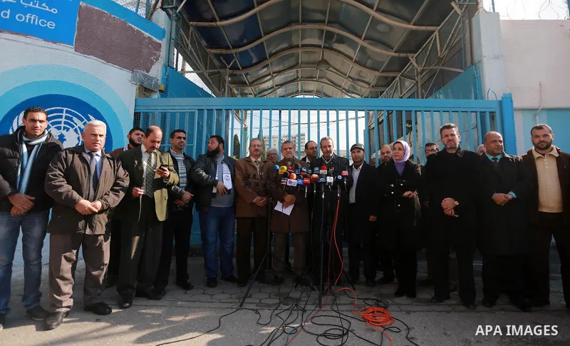 The head of the Federation of staff, Sohail al-Hendi speaks during a press conference, in Gaza city, on December 20, 2016. Photo by Mohammed Asad