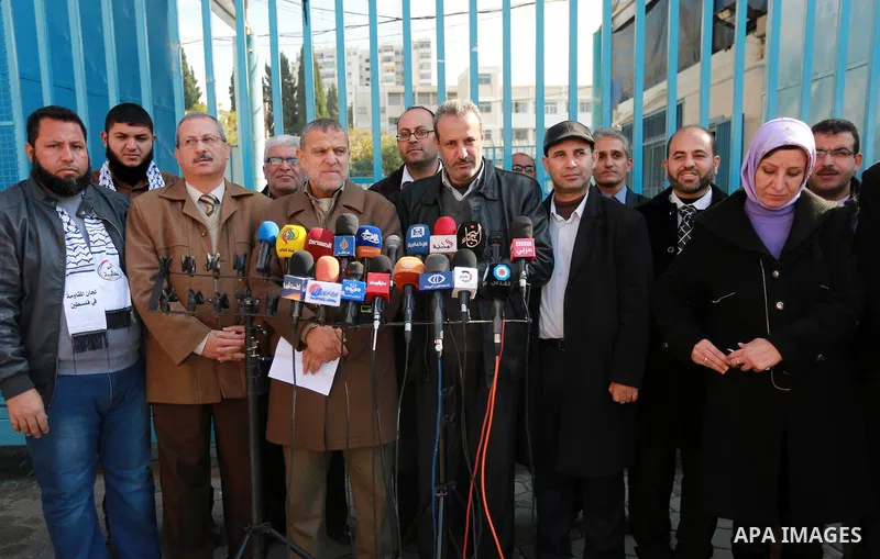 The head of the Federation of staff, Sohail al-Hendi speaks during a press conference, in Gaza city, on December 20, 2016. Photo by Mohammed Asad
