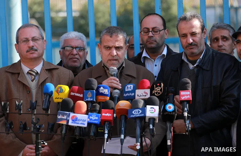 The head of the Federation of staff, Sohail al-Hendi speaks during a press conference, in Gaza city, on December 20, 2016. Photo by Mohammed Asad