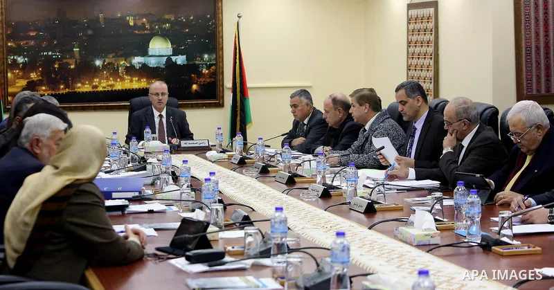 Palestinian Prime Minister, Rami Hamdallah, chairs a meeting of the council Ministers, in the West Bank city of Ramallah, on December 20, 2016. Photo by Prime Minister Office