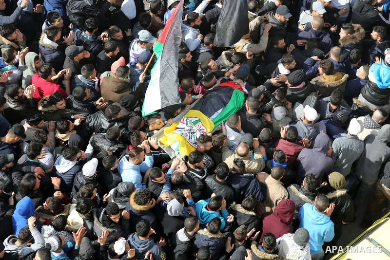 Palestinian mourners carry the body of Ahmad al-Kharoubi, 19, who was shot and killed during clashes with Israeli soldiers on December 22, 2016 during his funeral in the West Bank city of Ramallah. The Palestinian man wa...
