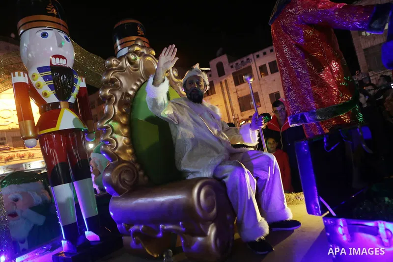 Palestinian Christians take part in Christmas convoy, in the West Bank city of Ramallah, ahead Christmas celebrations, on December 22, 2016. Photo by Shadi Hatem