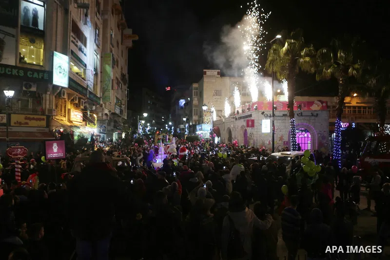 Palestinian Christians take part in Christmas convoy, in the West Bank city of Ramallah, ahead Christmas celebrations, on December 22, 2016. Photo by Shadi Hatem