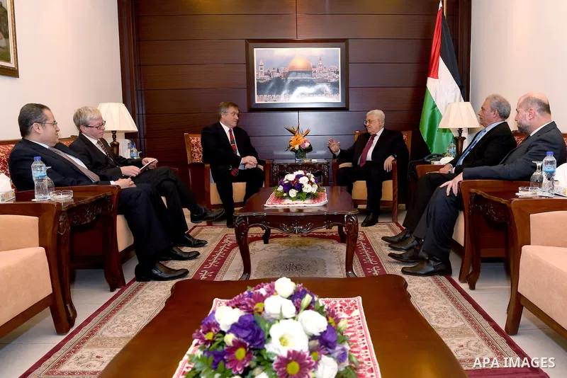 Palestinian President, Mahmoud Abbas meets with the British consul Alastair McPhail in the West bank city of Ramallah on December 24, 2016. Photo by Osama Falah