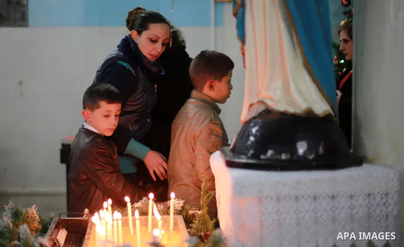 Palestinian Christians attend Christmas mass at the Holy Family Church, in Gaza City on December 24, 2016. Photo by Mohammed Asad