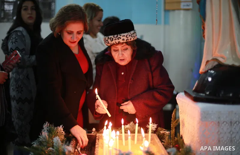 Palestinian Christians attend Christmas mass at the Holy Family Church, in Gaza City on December 24, 2016. Photo by Mohammed Asad