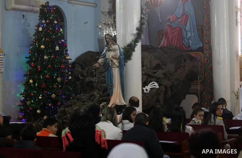 Palestinian Christians attend Christmas mass at the Holy Family Church, in Gaza City on December 24, 2016. Photo by Mohammed Asad