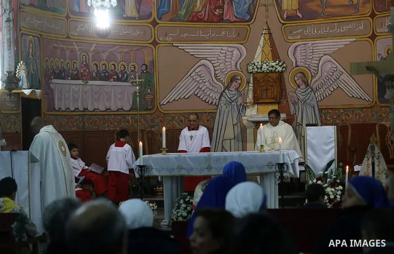 Palestinian Christians attend Christmas mass at the Holy Family Church, in Gaza City on December 24, 2016. Photo by Mohammed Asad