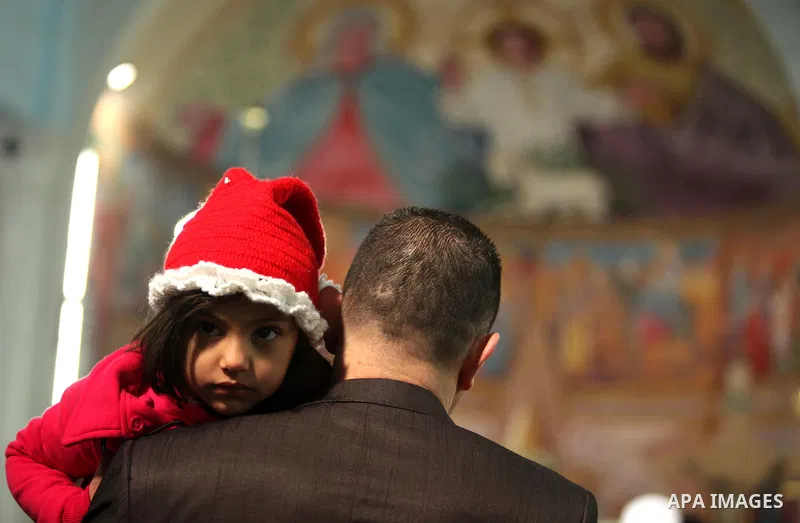 Palestinian Christians attend Christmas mass at Der Latin church, in Gaza City on December 25, 2016. Photo by Ashraf Amra