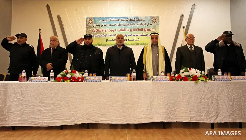 Members of the Palestinian police officers attend a meeting with men of reforms in Deir al-Balah in central Gaza on December 26, 2016. Photo by Ashraf Amra