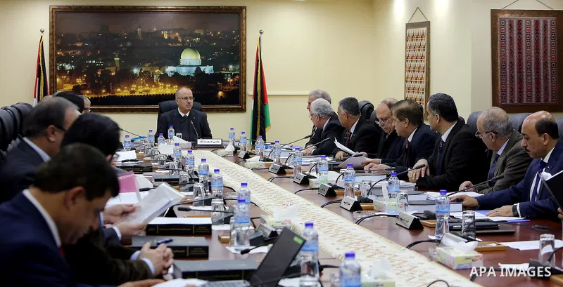 Palestinian Prime Minister, Rami Hamdallah, chairs a meeting of the council Ministers, in the West Bank city of Ramallah, on December 27, 2016. Photo by Prime Minister Office